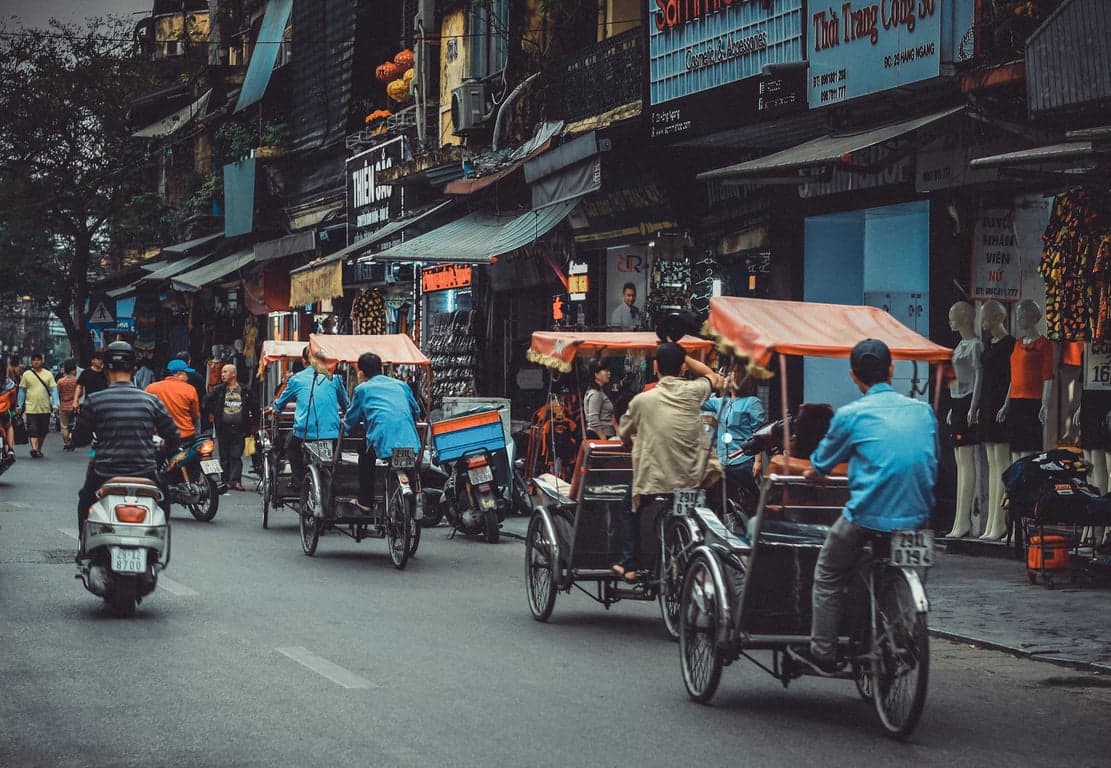 The Kindness of Strangers: Heartwarming Encounters on the Road